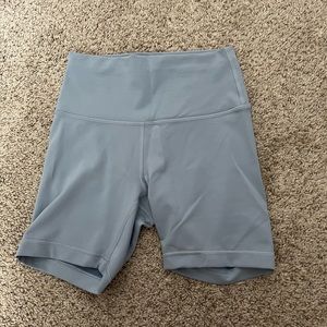LIGHT BLUE LULULEMON WUNDER TRAIN BIKER SHORTS